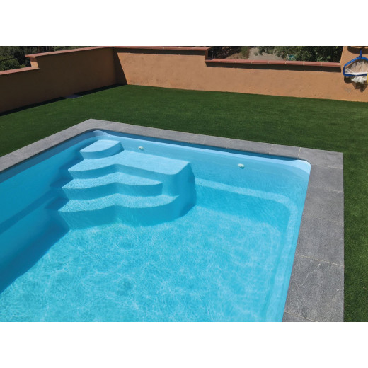 Milan : Coque de piscine rectangulaire en polyester banquette et escalier d'angle 4.94 x 2.30 x 1.40m